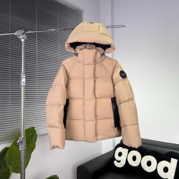 Women's Canada Goose down jacket - Picture 1 of 8